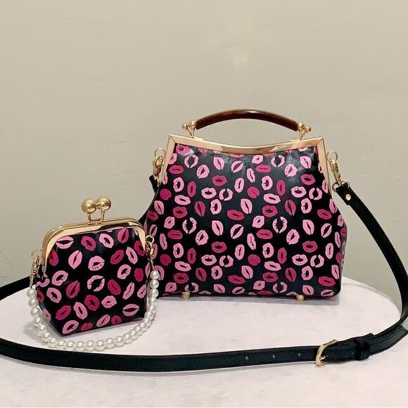 Handmade Genuine Leather Lips👄 Print, Double Kisslock Bag & Small Clutch Set - Picture 1 of 16